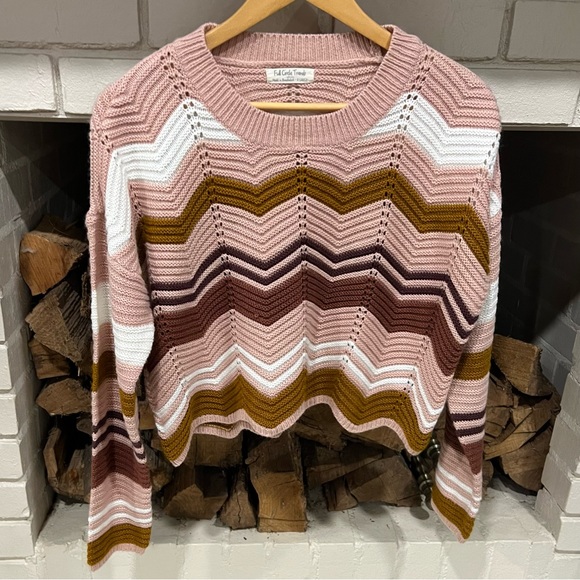 Multi Colored Cropped Knit Sweater with Scalloped Bottom- Juniors Size XL - Picture 6 of 8